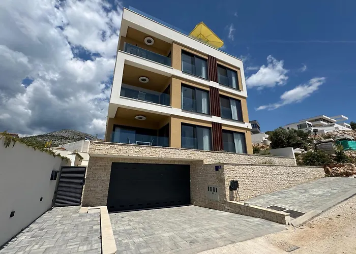 Luca Daire Seget Vranjica